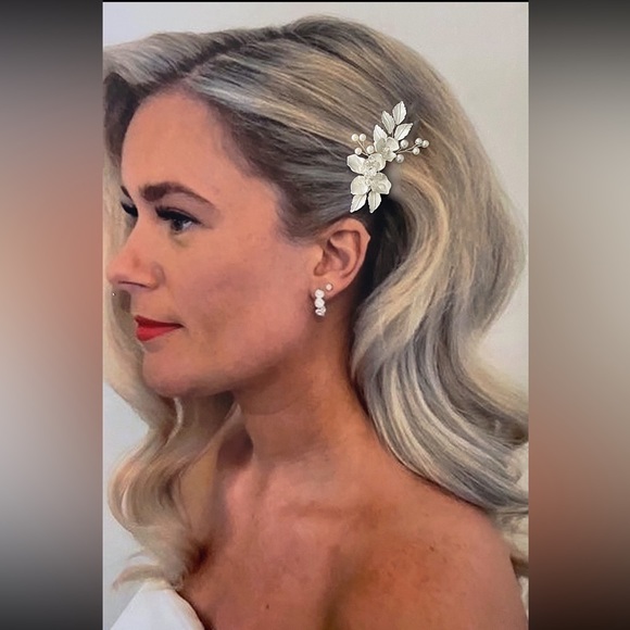 Floral Crystal and Pearl Hair Pin - Picture 3 of 7